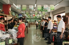 three minutes mourning for the dead in Sichuan