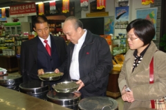 十一届全国人大代表、万象集团董事长鲁冠球视